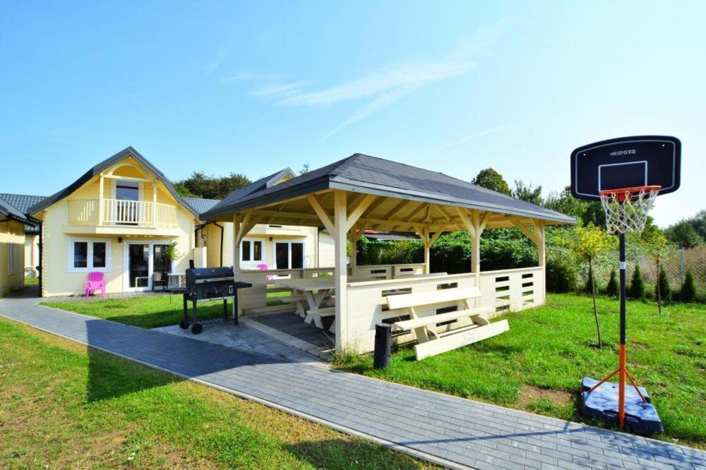 Holiday Resort, อุสตรอเนียมอร์สเกีย ภายนอก รูปภาพ