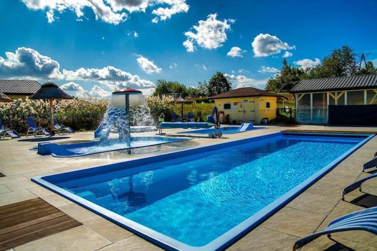 Holiday Resort, อุสตรอเนียมอร์สเกีย ภายนอก รูปภาพ