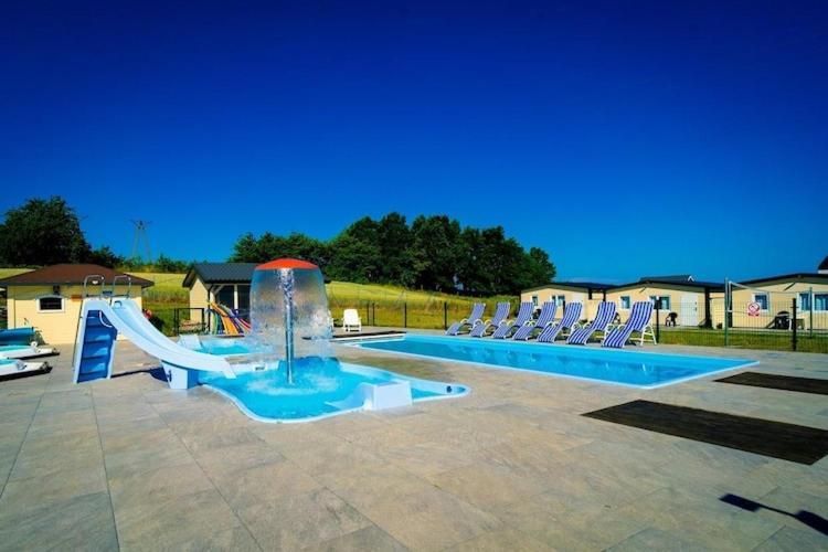 Holiday Resort, อุสตรอเนียมอร์สเกีย ภายนอก รูปภาพ